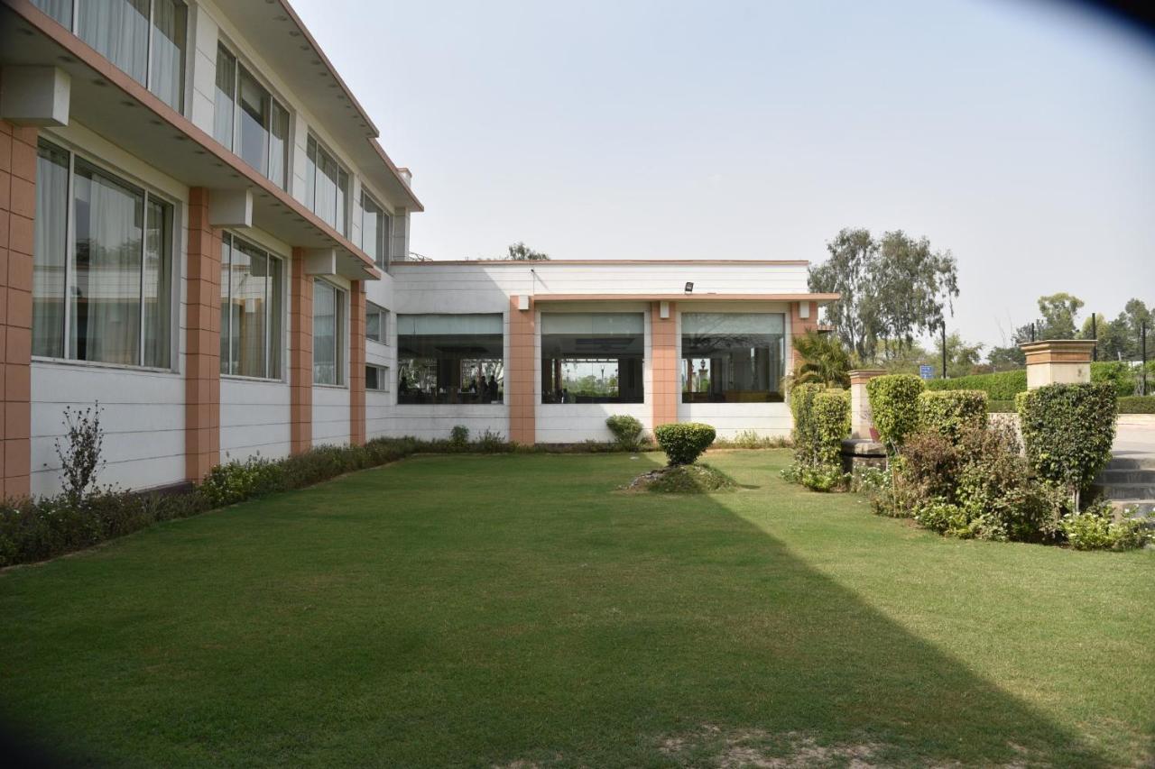 Opulent By Udman Chhattarpur New Delhi Exterior photo
