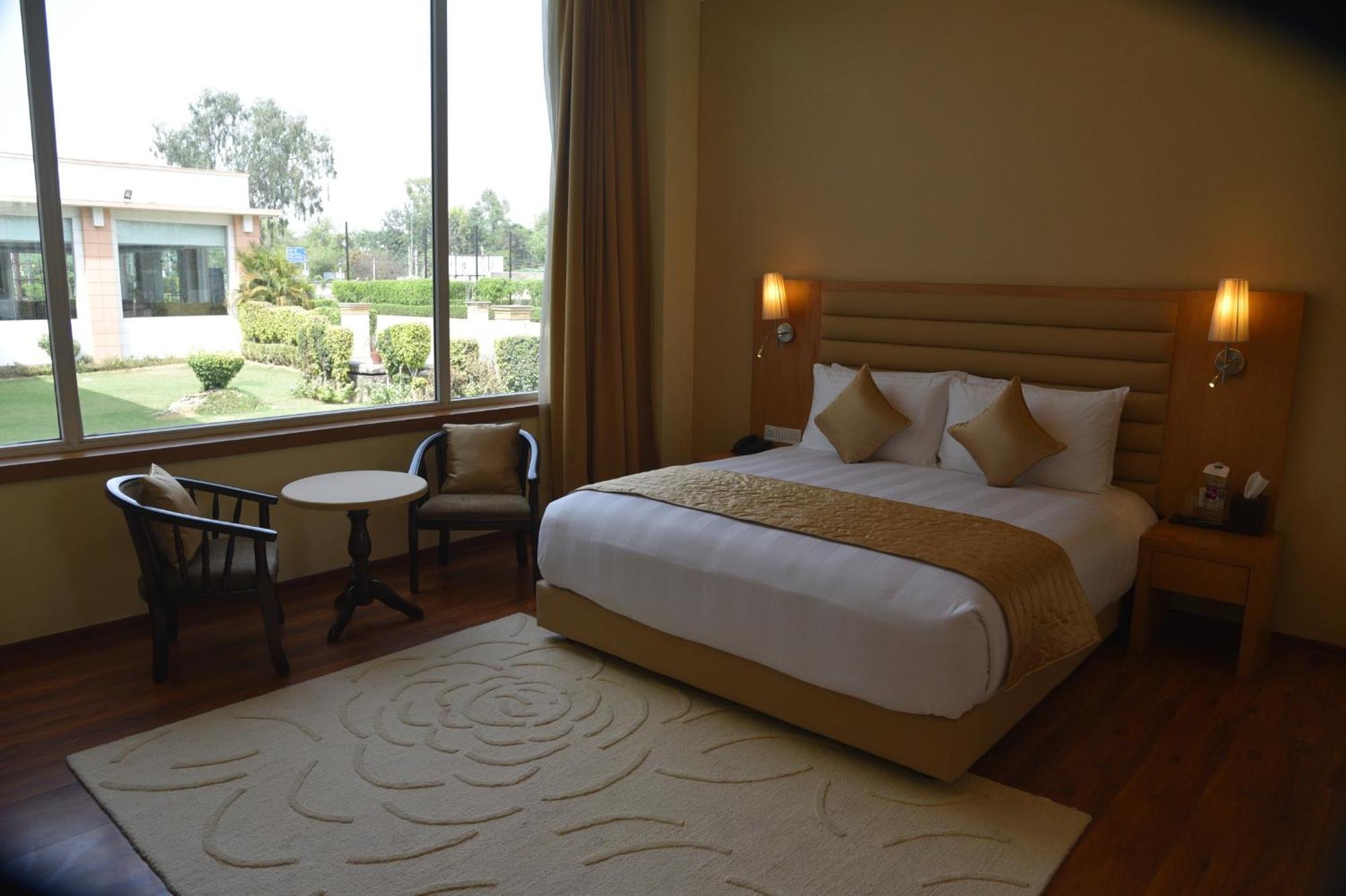 Opulent By Udman Chhattarpur New Delhi Exterior photo