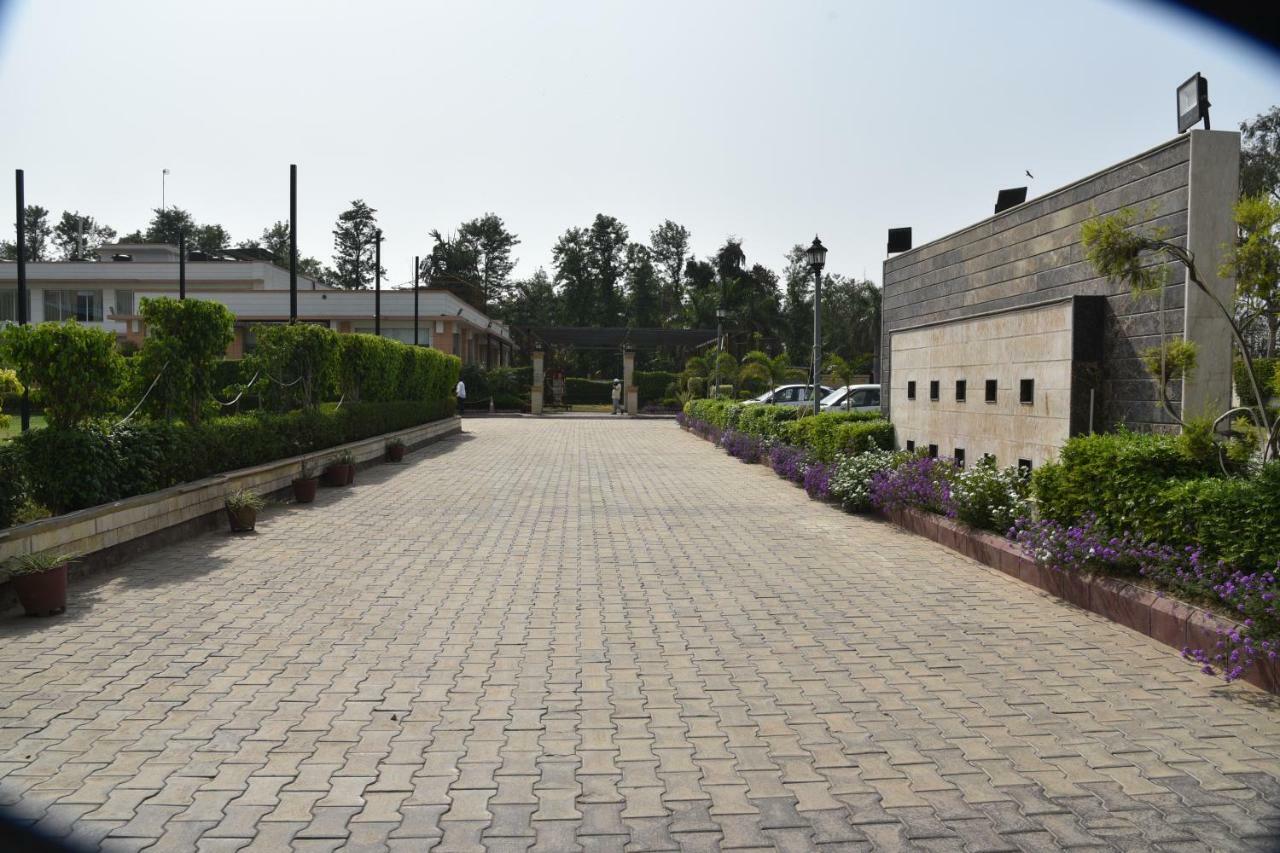 Opulent By Udman Chhattarpur New Delhi Exterior photo