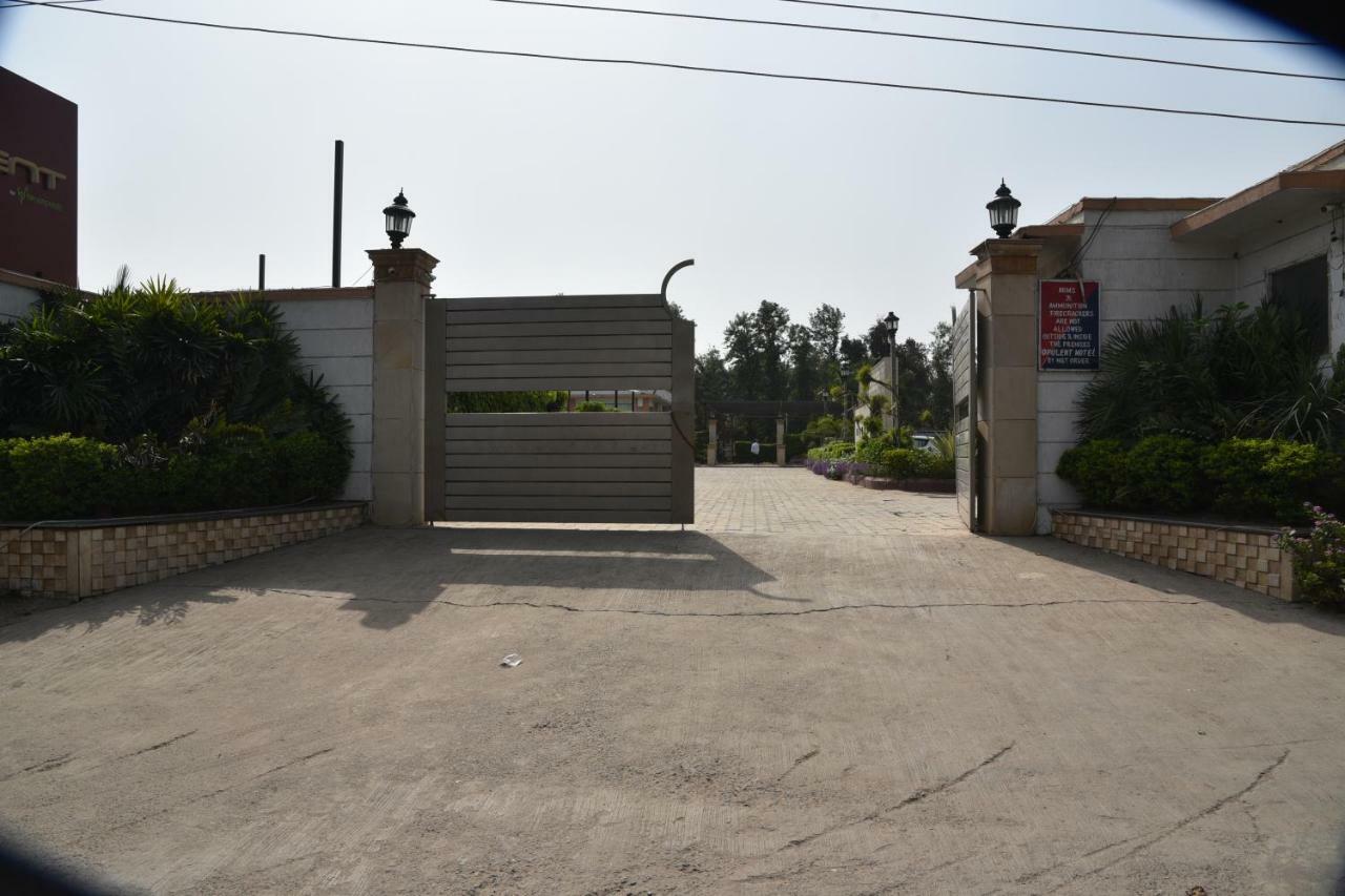 Opulent By Udman Chhattarpur New Delhi Exterior photo