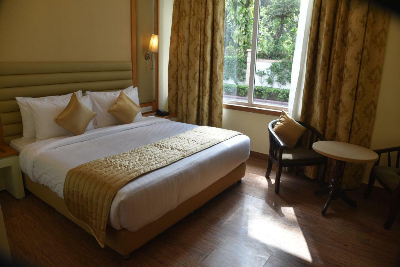 Opulent By Udman Chhattarpur New Delhi Exterior photo